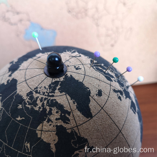 Globe de liège carte du monde voyageurs avec épingles